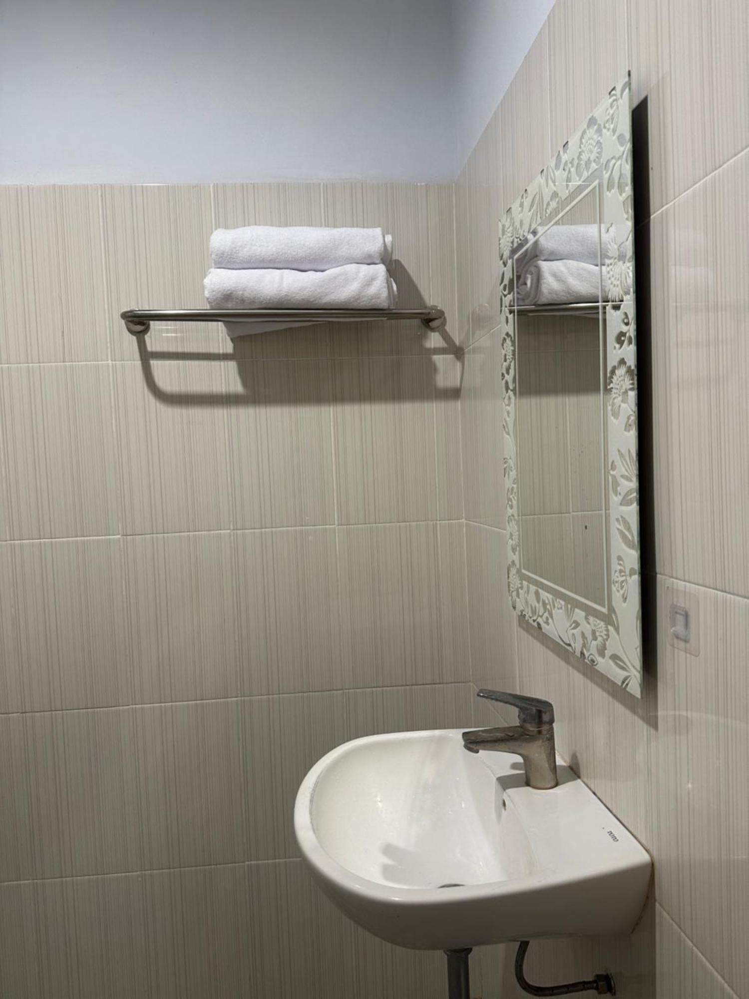 ليجيان New Mekar Jaya Hotel المظهر الخارجي الصورة